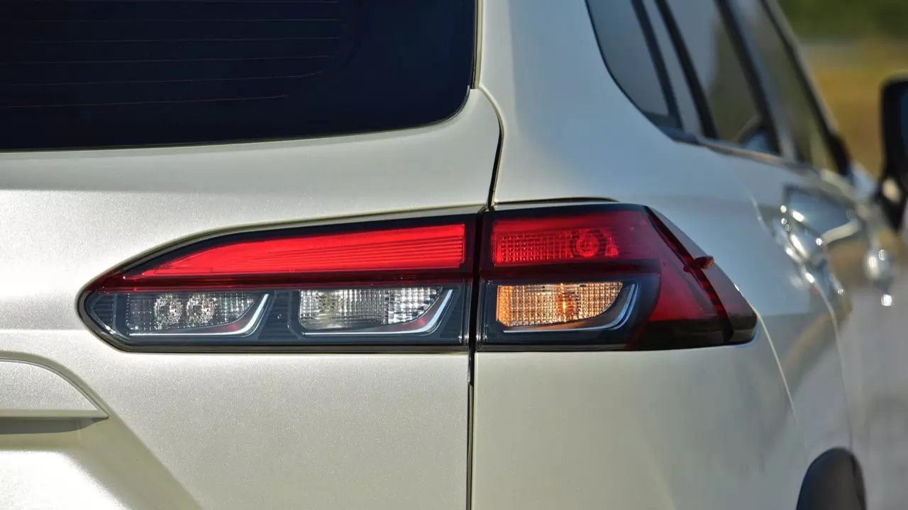 หน้าไม่บึ้ง ตัวตึงสายประหยัด ลองขับ TOYOTA COROLLA CROSS รุ่นปรับโฉม 2024 ของดีที่รอคอย