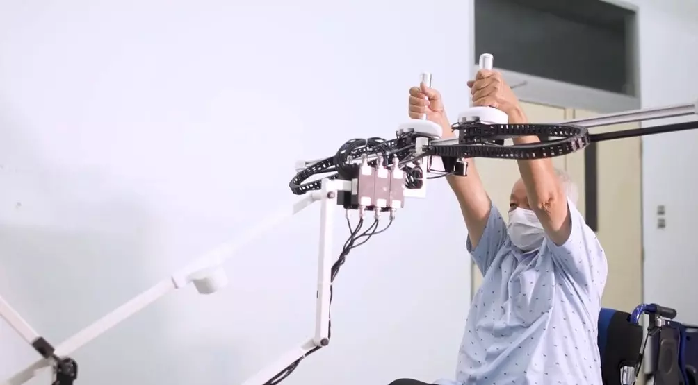 'Arm booster' นวัตกรรมเสริมพลังใจ กายภาพผู้ป่วยโรคหลอดเลือดสมอง