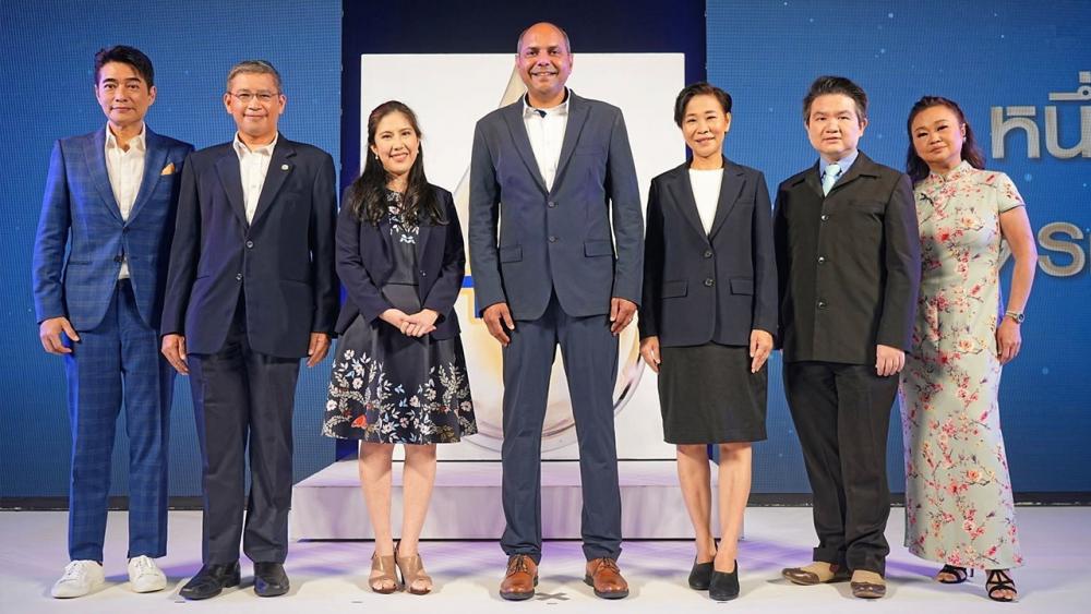 เพื่อผู้สูงวัย  -  สุริยะ เมน่อน จัดงานเปิดตัว “เอนชัวร์ โกลด์” ผลิตภัณฑ์อาหารสูตรครบถ้วนชนิดผงที่มี HMB เพื่อช่วยส่งเสริมความแข็งแรงให้กลุ่มผู้สูงวัย โดยมี ทพญ.ดร.อรุณี ลายธีระพงศ์ และ รศ.ดร.นพ.วีระเดช พิศประเสริฐ มาร่วมงานด้วย ที่โรงแรมแมริออท มาร์คีส์ ควีนส์ปาร์ค วันก่อน.