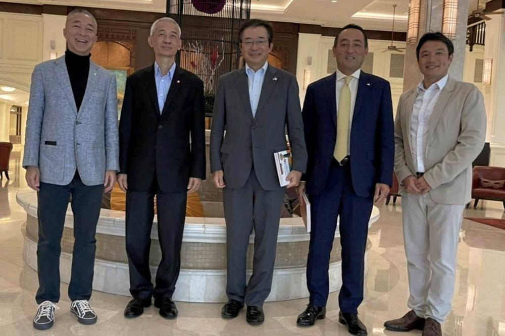 Cooperation - Supachai Weeraphuchong, Vice President of the Thai-Cambodian Friendship Association met with Panyalak Poolsub, AOT in Phnom Penh and representatives of Japan.  Support Cambodia to host the 2023 SEA Games at Sofitel Phnom Penh.