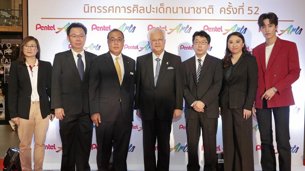 ชมศิลปะ ชิเงกิ โคบายาชิ เปิดนิทรรศการ “ศิลปะเด็กนานาชาติ” แสดงผลงานภาพวาดของเยาวชนไทยได้รับรางวัลจากโครงการประกวดศิลปะนานาชาติ ครั้งที่ 52 ที่ประเทศญี่ปุ่น โดยมี เออิชิ ฮัทซุมิ และ ปิยะวัฒน์ จตุรงควาณิช มาร่วมงานด้วย ที่ศูนย์การค้าเกทเวย์ เอกมัย วันก่อน.