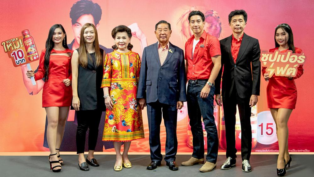 หวานน้อย - ประจักษ์–ละออ ตั้งคารวคุณ เปิดงาน “Superday with SuperFight” เพื่อแนะนำเครื่องดื่มสมุนไพรสกัดซุปเปอร์ไฟต์ ลดปริมาณน้ำตาลลง โดยมี นพ.ณรงค์ฤทธิ์ ตั้งคารวคุณ, อนงค์ มิเล และ โตโน่–ภาคิน คำวิลัยศักดิ์ มาร่วมงานด้วย ที่แม็คโคร สาขาลาดพร้าว วันก่อน.