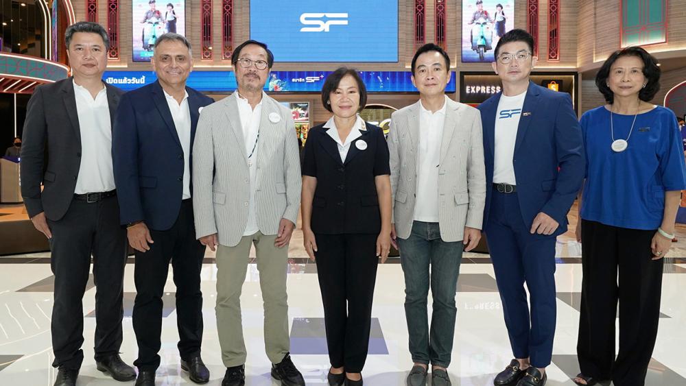 มีที่ถลาง - สุวัฒน์ ทองร่มโพธิ์ และ บุญวันดี วุ่นซิ้ว เปิด “โรงภาพยนตร์เอส เอฟ ซีเนม่า” แห่งใหม่ โดยมี สุวิทย์ ทองร่มโพธิ์, สุวรรณี ชินเชี่ยวชาญ, สุทธิธรรม จิราธิวัฒน์ และฟิลิปป์ โบรยานิโก้ มาร่วมงานด้วย ที่ศูนย์การค้าโรบินสันไลฟ์สไตล์ ถลาง จ.ภูเก็ต วันก่อน.