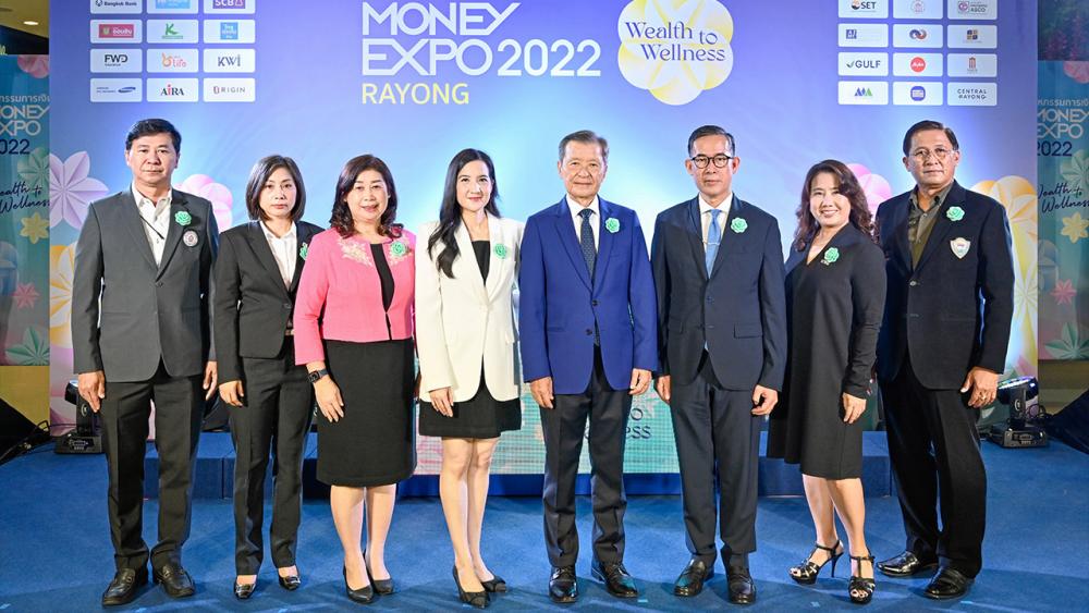 การเงิน สันติ วิริยะรังสฤษฎ์ เป็นประธานเปิดงาน Money Expo RAYONG 2022 มหกรรมการเงินระยอง จัดถึง 4 ก.ย. โดยมี ทวีลาภ ฤทธาภิรมย์, สงวน แสงวงศ์กิจ, มาโนชย์ ประทุมพิทักษ์ อินทิรา จิตรานุเคราะห์ และ รัตยา พิไลแสงสุรีย์ มาร่วมงานด้วย ที่เซ็นทรัล ระยอง วันก่อน.