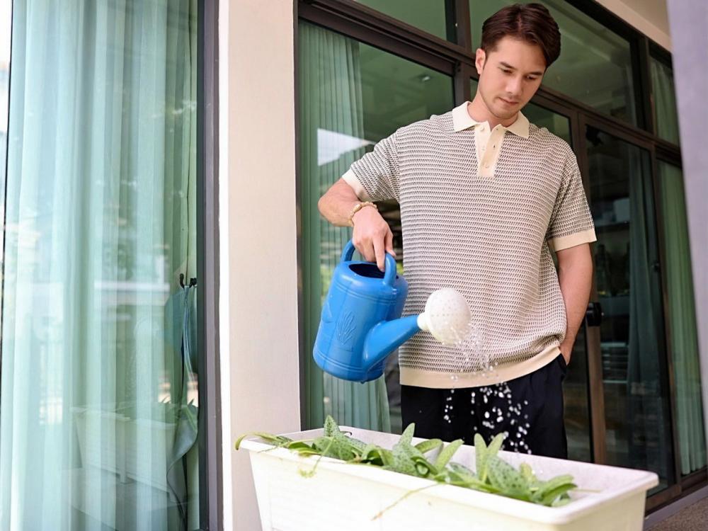 รดน้ำต้นไม้ยังหล่อ