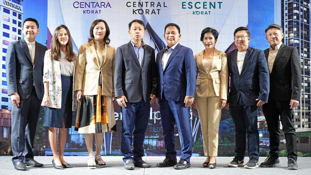 พร้อม ก.ย.นี้ - ดร.ณัฐกิตติ์ ตั้งพูลสินธนา, กรี เดชชัย และ สุรางค์ จิรัฐิติกาลโชติ จัดงานแถลงความสำเร็จ “เซ็นทรัล โคราช” โครงการมิกซ์ยูสแห่งแรกในภาคอีสาน พร้อมภาพรวมธุรกิจศูนย์การค้า ที่อยู่อาศัยและโรงแรมเปิดให้บริการในเดือน ก.ย.นี้ ที่โรงแรมเซ็นทารา โคราช วันก่อน.
