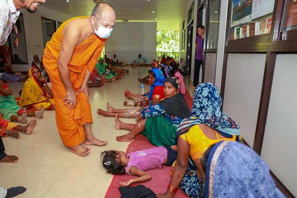 พระศรีโพธิวิเทศ เจ้าอาวาสวัดไทยลุมพินี เนปาล จัดคลินิกรักษาฟรีถวายเป็นพระราชกุศล.