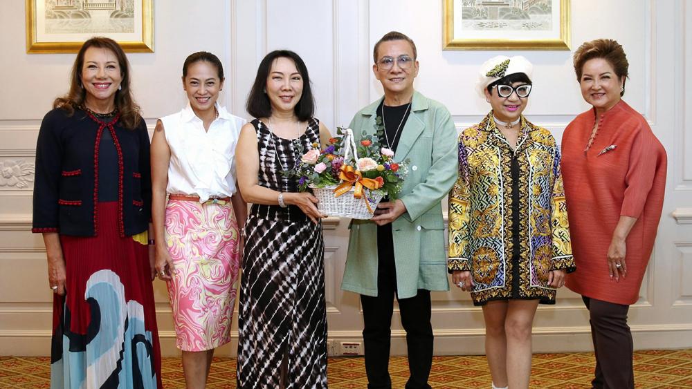 แฮปปี้เบิร์ธเดย์ รุจิตร สุธนะเสรีพร จัดงานเลี้ยงครบรอบฉลองวันเกิดให้ ดร.สมศักดิ์ ชลาชล โดยมี นันทวัน แสงธรรมกิจกุล, ธนภรณ์ เวชสุภาพร และ อารีรัตน์ กฤษณะสมิต มาร่วมอวยพรด้วย ท่ามกลางบรรยากาศชื่นมื่น ที่ห้องลอร์ด จิมส์ โรงแรมแมนดาริน โอเรียนเต็ล วันก่อน.