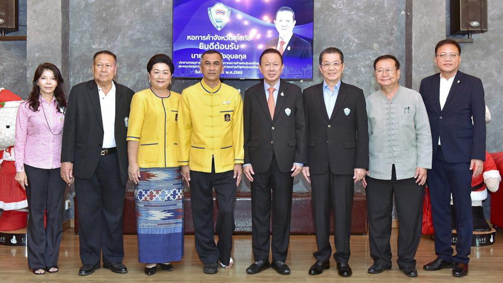 หารือ สนั่น อังอุบลกุล เข้าพบหารือ วิรุฬ พรรณเทวี ผวจ.สุโขทัย ในโอกาสมาเยือนหอการค้าจังหวัดสุโขทัย โดยมี นุชจรินทร์ รอบบรรเจิด, โกวิทย์ ทรงคุณ, กนกพร พรรณเทวี, สุนทร ธัญญวัฒนกุล และ ไพรัช บูรพชัยศรี มาร่วมหารือด้วย ที่ศาลากลางจังหวัดสุโขทัย วันก่อน.