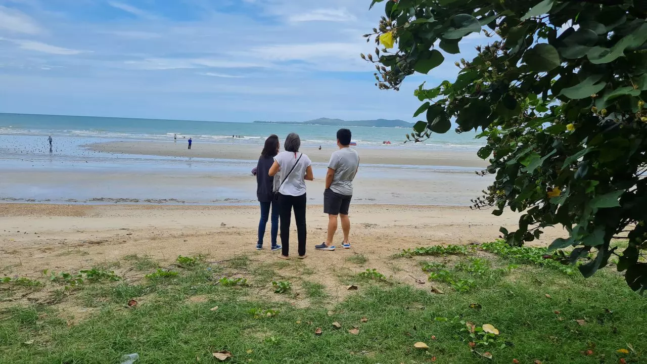 สุดเศร้าญาติรับศพ คุณหมอหนุ่มจมทะเลระยองดับ กลับไปทำพิธีที่ จ.นนทบุรี