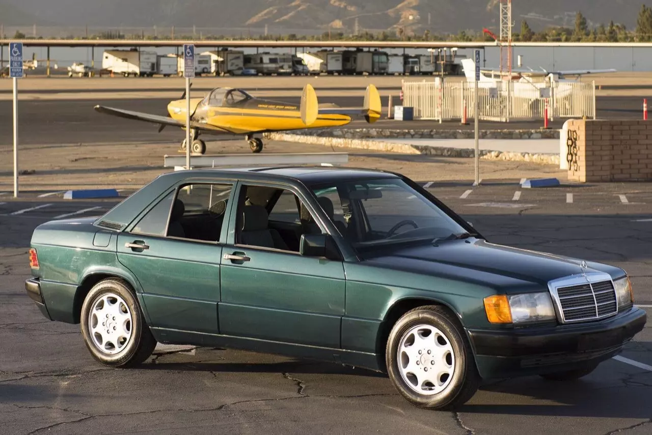 ประกอบไทยราคาดีงาม MERCEDES-BENZ NEW C-CLASS C220D AMG DYNAMIC 