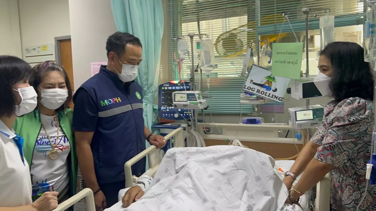 มทภ. 4 รู้สึกตัวแล้ว “อนุทิน” เผย กำลังใจดี ต้องพักรักษาตัวอย่างน้อย 3 สัปดาห์