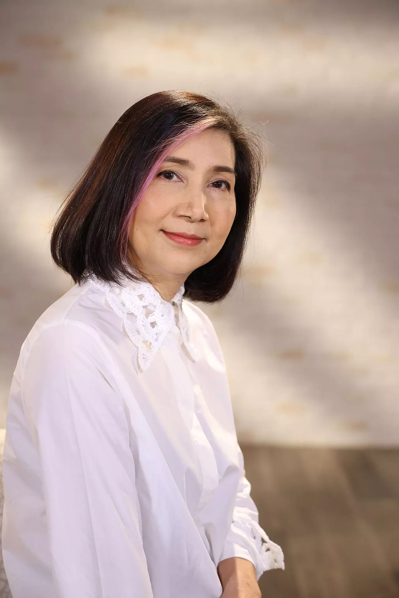 ละคร สุภาพบุรุษจุฑาเทพ ตอน คุณชายพุฒิภัทร 2556 ในห้วงเวลาที่ชนชั้นยังแบ่งแยกผู้คน ดอกรักดอกหนึ่งผลิบานขึ้นท่ามกลางพายุโหมกระหน่ำ "หม่อมราชวงศ์พุฒิภัทร จุฑาเทพ" ศัลยแพทย์หนุ่มผู้เพียบพร้อม ดั่งแสงสว่างนำพา "กรองแก้ว" นางงามสามัญชนผู้บริสุทธิ์ ให้รอดพ้นจากเงามืดของอันตราย ทว่าหนทางของหัวใจกลับมิได้โรยด้วยกลีบกุหลาบ เมื่อกำแพงแห่งฐานันดรและเล่ห์กลของมารผจญดาหน้าเข้ามา ทั้งสองต้องจับมือกันฝ่าฟัน มอบความรักเป็นเครื่องนำทาง สู่ปลายทางแห่งความสุขที่เฝ้ารอ… หากแต่ความสุขนั้นจะคงอยู่ตลอดไปจริงหรือ? 4
