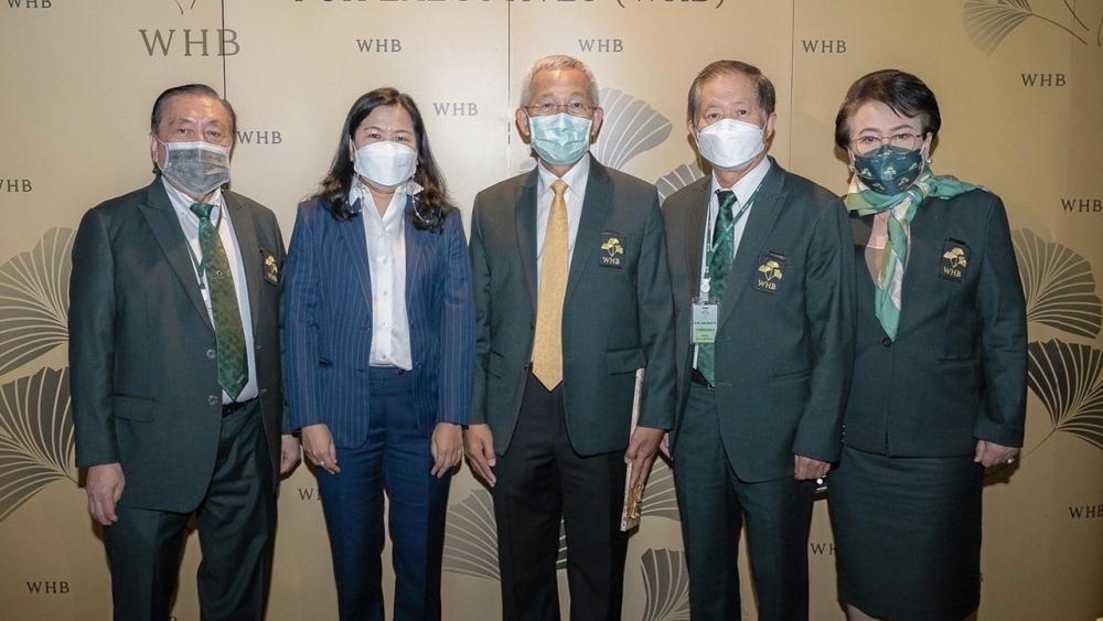 WHB รุ่น 2 นิเวศน์ ประยูรเธียร ให้การต้อนรับ ศ.นพ.อุดม คชินทร และ พญ.ปรมาภรณ์ ปราสาททองโอสถ มาบรรยายพิเศษให้ผู้เข้าอบรมหลักสูตร WHB รุ่นที่ 2 โดยมี ศ.ดร.นพ.สมอาจ-ผศ.ดร.จันทร์จิรา วงษ์ขมทอง มาร่วมต้อนรับด้วย ที่โรงแรมเจดับบลิว แมริออท วันก่อน.