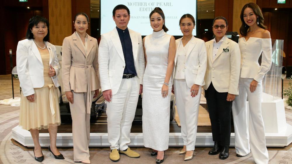 ดีไซน์สวย พันธุ์ไพบูลย์ ลีนุตพงษ์ และ จงจินต์ จึงสุระ เปิดตัว “Volkswagen THAIYARNYON Caravelle-Mother of Pearl Edition” ดีไซน์ภายในห้องโดยสารสุดหรู โดยมี สาลิล อันธพันธ์ และ พัชชาพลอย เมธารุ่งสมบัติ มาร่วมงานด้วย ที่โรงแรมเดอะ เพนนินซูลา วันก่อน.