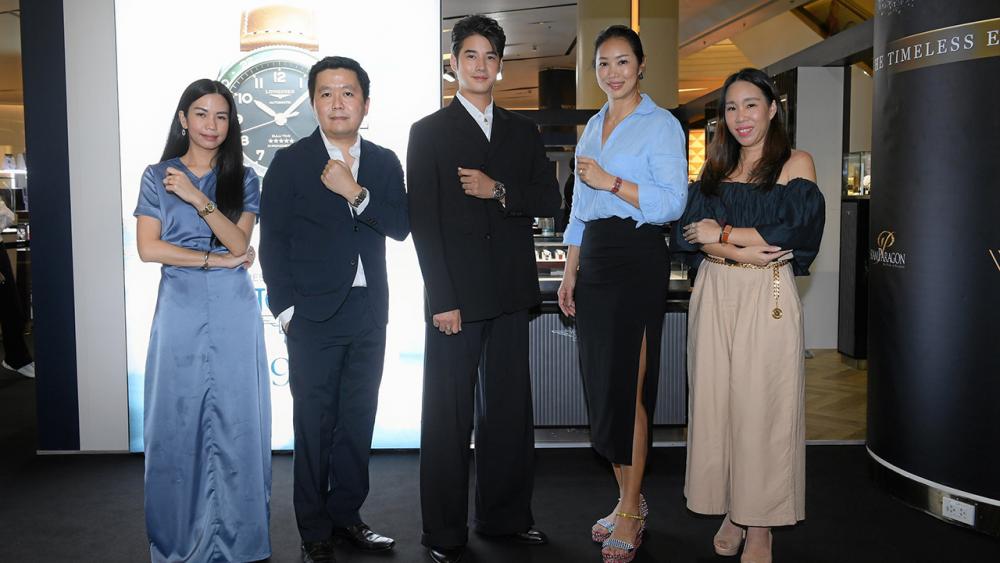 มีแล้วยัง ธภัทร กุลสิรินันท์ และ รวมพร อิทธิพงศ์ จัดงาน “ลองจินส์ ป๊อปอัพ ณ สยามพารากอน วอทช์ เอ็กซ์โป 2022” เผยโฉมนาฬิกาของลองจินส์ รุ่นใหม่ล่าสุด โดยมี นันทรัตน์ ณ ระนอง, ทิพาณัท เลณบุรี และ มาริโอ้ เมาเร่อ มาร่วมงานด้วย ที่สยามพารากอน วันก่อน.