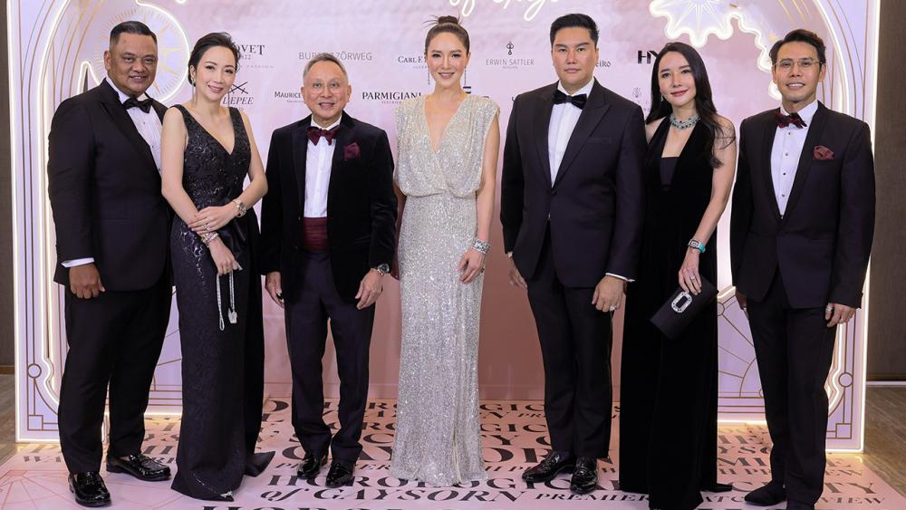 สุดยอด - ชาญ ศรีวิกรม์ จัดงาน “Horological Society of Gaysorn” รวบรวมแบรนด์นาฬิการะดับโลกมาไว้ในที่เดียว โดยมี สุรเดช–ธัญยรัตน์ ภาคปราบ, วุฒิรักษ์–โศรดา เดชะพงษ์พันธุ์, กุลฉัตร ชาญเศรษฐิกุล และ จิรัสย์ วัฒนภัทรเศรษฐ์ มาร่วมงานด้วย ที่เกษร วิลเลจ วันก่อน.