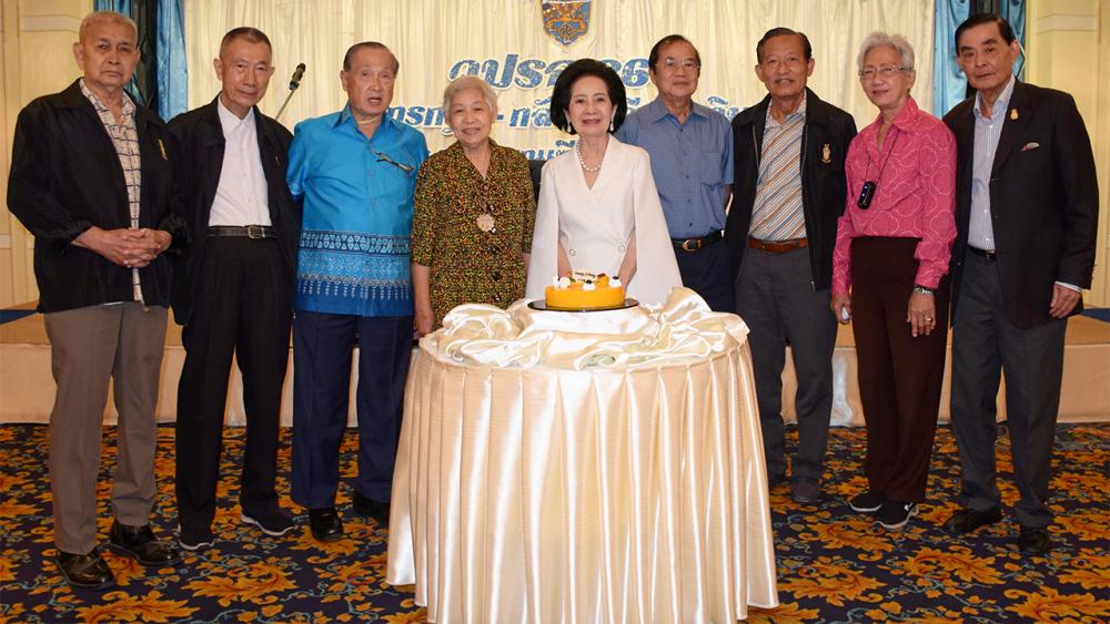 ชื่นมื่น คุณหญิงทิพยวรรณ ตันตกิตติ์ จัดงานเลี้ยงสังสรรค์พร้อมอวยพรวันเกิดให้เพื่อนนักศึกษา วปรอ.366 โดยมี พล.อ.อ.เกษม อยู่สุข, พล.อ.ท.ปรีชา นภาประสิทธิ์, หาญ เชี่ยวชาญ, วันนิวัติ ศรีไกรวิน และ ศิรินันท์ ศันสนาคม มาร่วมงานด้วย ที่โรงแรมมณเฑียร ริเวอร์ไซด์ วันก่อน.