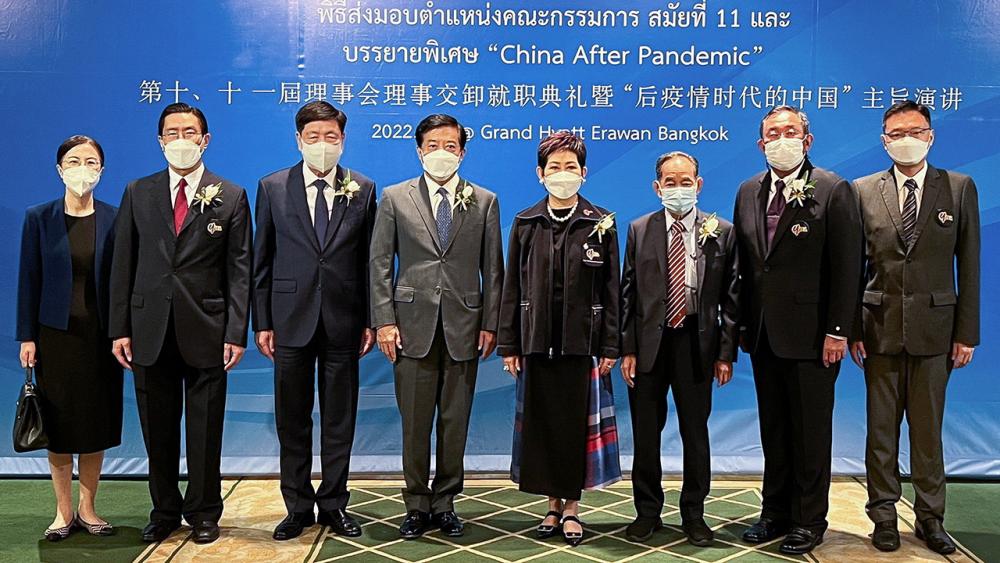 มอบตำแหน่ง - คุณหญิงณัฐิกา วัธนเวคิน อังอุบลกุล นายกก่อตั้งสมาคมธุรกิจไทยรุ่นใหม่ และ หาน จื้อเฉียง ทูตสาธารณรัฐประชาชนจีน เป็นประธานในพิธีรับมอบตำแหน่งนายกสมาคมธุรกิจไทยรุ่นใหม่ สมัยที่ 11 ให้แก่ สุรพงศ์ เสรฐภักดี ที่โรงแรมแกรนด์ ไฮแอท เอราวัณ วันก่อน.