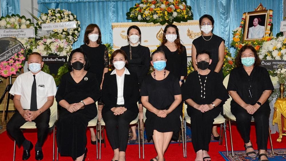 สู่สุคติ - วรรณวิสาข์ สู่ศุภอรรถ เป็นประธานในพิธีสวดพระอภิธรรมศพ สุมิตรา จรูญโรจน์ ณ อยุธยา โดยมี นำพร วัชรพล, เพ็ชรากรณ์ วัชรพล, ธานิน ตีรณสาร, สรัญญา จงใจหาญ, พรพรรณ พจนพริ้ง และ สิรญา แก้วพรรณา มาร่วมในพิธีด้วย ที่วัดอาวุธวิกสิตาราม วันก่อน.