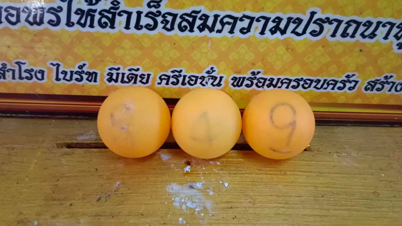 งวดที่แล้วให้โชค คอหวยแห่ขอ "เลขเด็ดงวดนี้" กุมารไอ้ไข่ ไปลุ้นรวย 1/9/65 (คลิป)