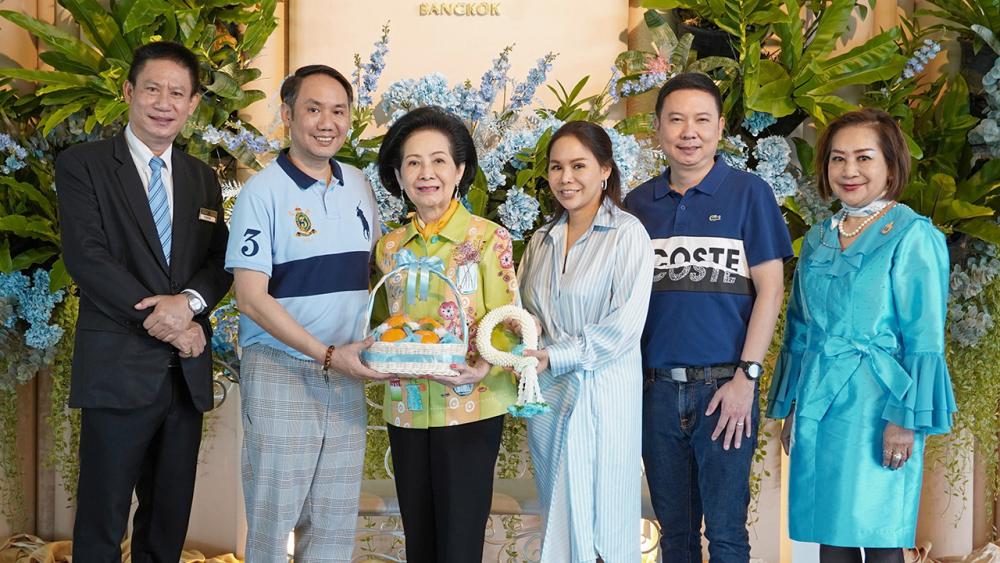 วันแม่แห่งชาติ คุณหญิงทิพยวรรณ ตันตกิตติ์ เปิดงาน วันแม่แห่งชาติ ประจำปี 2565 โดยมี มณเฑียร ตันตกิตติ์, สิปปทัศน์-เณศราภา ทับสุวรรณ, ปรางทอง ณ สงขลา และ ฐิติพัฒน์ อุนาพรม มาร่วมงานด้วย ที่ห้องอาหารจีน ดิ เอมเพอเรอร์ โรงแรมมณเฑียร ริเวอร์ไซด์ วันก่อน.