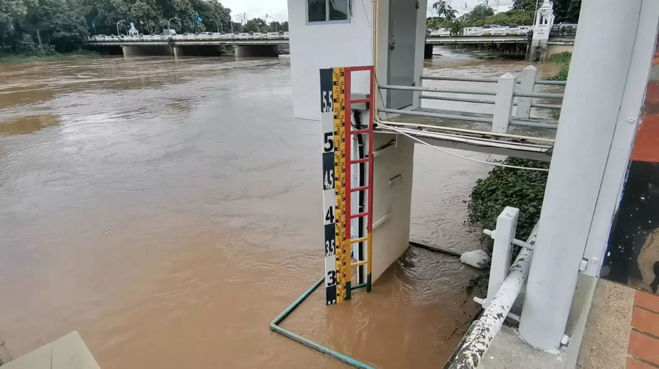 แนะคนริมน้ำปิงขนของขึ้นที่สูง ผวจ.เชียงใหม่สั่งเฝ้าระวัง 7 อำเภอท้ายน้ำ