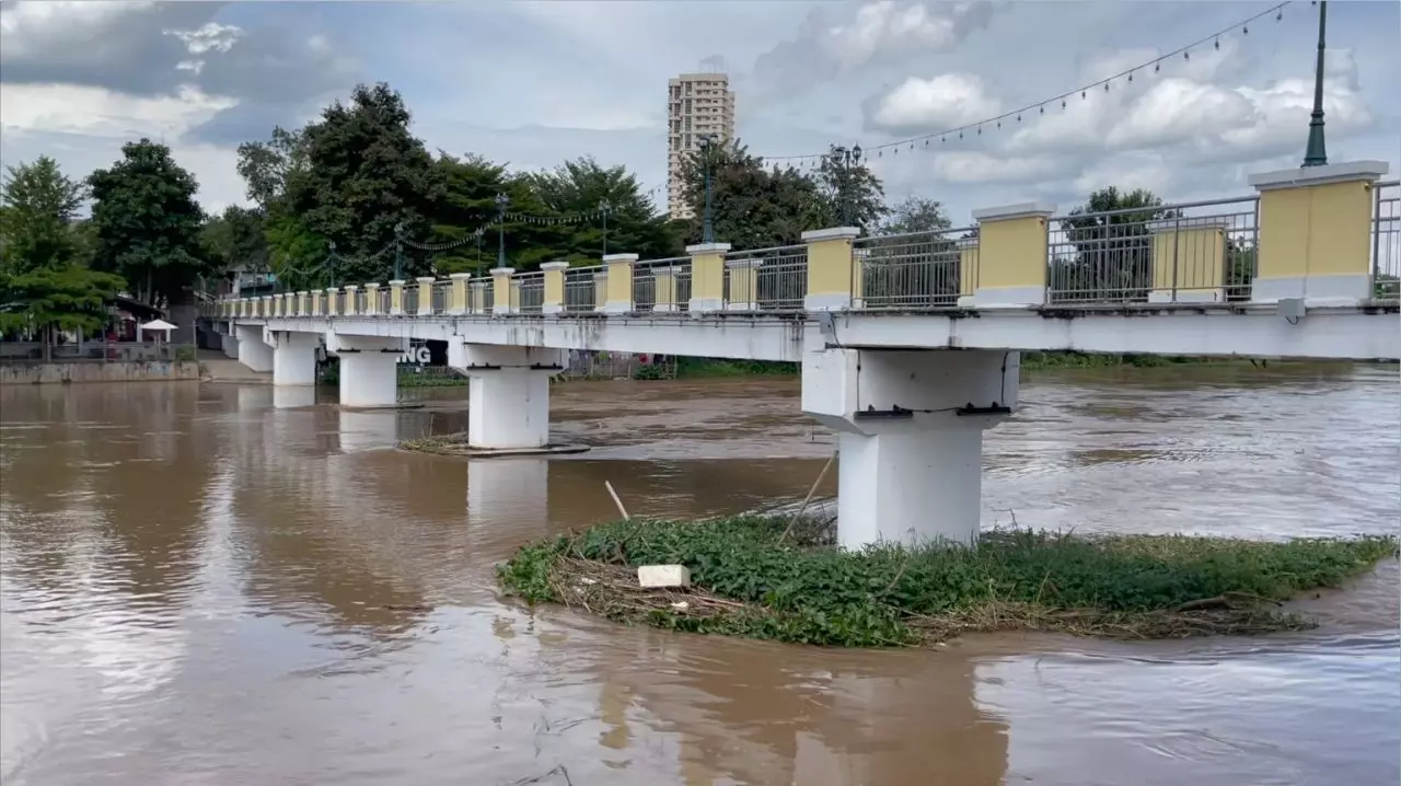 แนะคนริมน้ำปิงขนของขึ้นที่สูง ผวจ.เชียงใหม่สั่งเฝ้าระวัง 7 อำเภอท้ายน้ำ