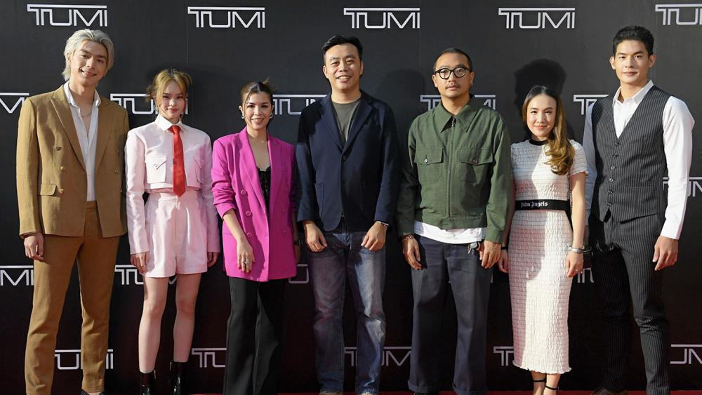 ใช้ทนทาน แรนดี้ หว่อง จัดงาน “TUMI Bullet Train Movie Premiere Event” เปิดตัวกระเป๋าถือคอลเลกชัน 19 ดีกรี อะลูมินั่ม แบรนด์ทูมี่ โดยมี ปสุตา พุทธจิรวัส, บรม พิจารณ์จิตร, กรทิพย์ ภู่สัมพันธ์ และ นรภัทร วิไลพันธุ์ มาร่วมงานด้วย ที่โรงภาพยนตร์ดิ เอ็มบาสซี ดิโพลแมท วันก่อน.