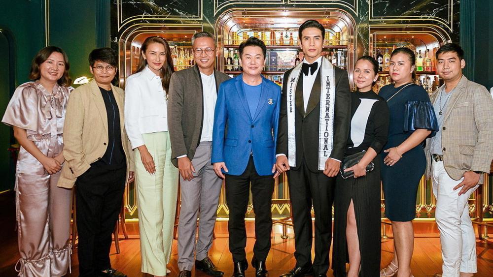 เวลคัม ไพศาล อ่าวสถาพร ให้การต้อนรับ ถิน บ่าว Mister International คนที่ 13 ในโอกาสมาประชาสัมพันธ์โครงการประกวด “Mister International Thailand 2022” โดยมี กัมพล ทองไชย, ณหทัย เล็กบำรุง และ ชวิศฐานิต ชัยชาติ มาร่วมงานด้วย ที่บ้านสุริยาศัย วันก่อน.