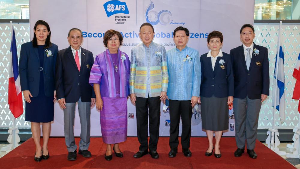 เอเอฟเอส  -  สนั่น อังอุบลกุล ปธ.กก.มูลนิธิเอเอฟเอส จัดปฐมนิเทศผู้ปกครองและเยาวชนแลกเปลี่ยนเอเอฟเอส รุ่นที่ 62 โดยมี ผศ.ดร.วัชรพจน์ ทรัพย์สงวนบุญ, มาลีรัตน์ ปลื้มจิตรชม, พนิดา เทพกาญจนา และ จิตรลดา หาญวรวงศ์ชัย มาร่วมงานด้วย ที่อิมแพ็ค เมืองทองธานี วันก่อน.