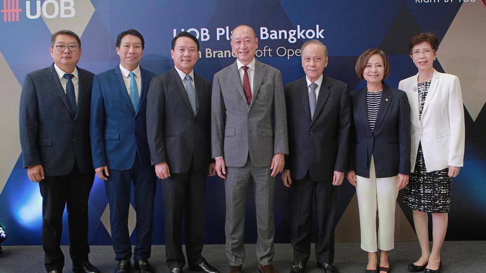 สาขาใหม่  -  วี อี เชียง ประธาน กก.ธนาคารยูโอบี เปิด “สำนัก ยูโอบี พลาซา กรุงเทพ” สาขาใหม่ มอบประสบการณ์เฉพาะบุคคลสำหรับลูกค้า โดยมี ตัน ชุน ฮิน, สืบตระกูล สุนทรธรรม และ ยุทธชัย เตยะราชกุล มาร่วมงานด้วย ที่สำนัก ยูโอบี พลาซา กรุงเทพ ถนนสุขุมวิท วันก่อน.