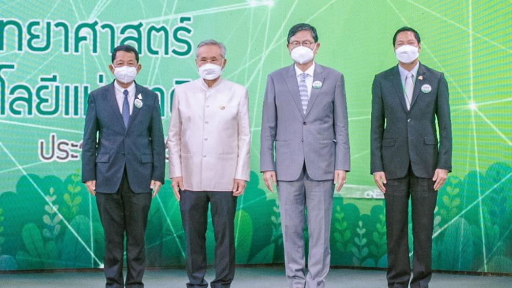 ไปเรียนรู้ ดอน ปรมัตถ์วินัย เปิดงาน “มหกรรมวิทยาศาสตร์และเทคโนโลยีแห่งชาติ” จัดถึง 21 ส.ค. พร้อมมอบรางวัล Prime Minister’s Science Award 2022 ให้แก่ครูและ นร.มีผลงานด้าน วิทยาศาสตร์ โดยมี ศ.ดร.เอนก เหล่าธรรมทัศน์ มาร่วมงานด้วย ที่อิมแพ็ค เมืองทองธานี วันก่อน.