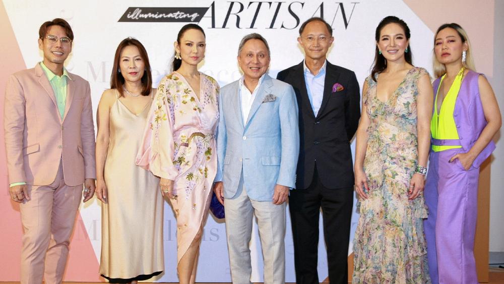 ตามไปชม จิรัสย์ วัฒนภัทรเศรษฐ์ จัดงาน “Illuminating Artisan” อวดโฉมความงามแห่งงานศิลป์จากแบรนด์ไฮจิวเวลรีชื่อดัง พร้อมแสดงนิทรรศการภาพถ่ายสุดเอกซ์คลูซีฟ โดยมี ชาญ ศรีวิ กรม์, ฟ้าฟื้น เต็มบุญเกียรติ และ กุลฉัตร ชาญเศรษฐิกุล มาร่วมงานด้วย ที่เกษรวิลเลจ วันก่อน.