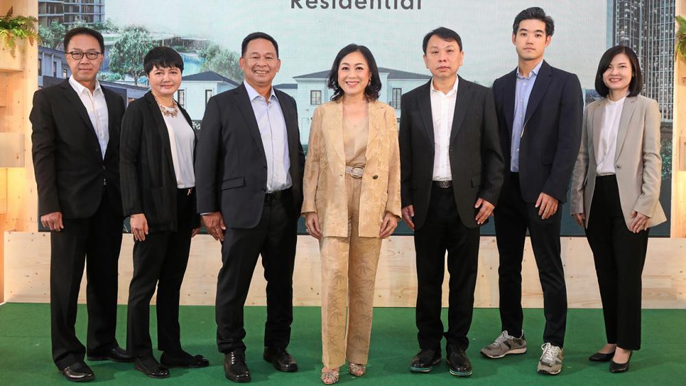 บิ๊กโปรเจกต์ วัลยา จิราธิวัฒน์ จัดงานประกาศรุกแผน Residential ภายใน 5 ปี ของเซ็นทรัล พัฒนา เพื่อขยายเพิ่มกว่า 50 โครงการ สร้างมาตรฐานโครงการที่อยู่อาศัยคุณภาพ โดยมี ดร.ณัฐกิตติ์ ตั้งพูลสินธนา, กรี เดชชัย และ อาคาร จิราธิวัฒน์ มาร่วมงานด้วย ที่เซ็นทรัลเวิลด์ วันก่อน.