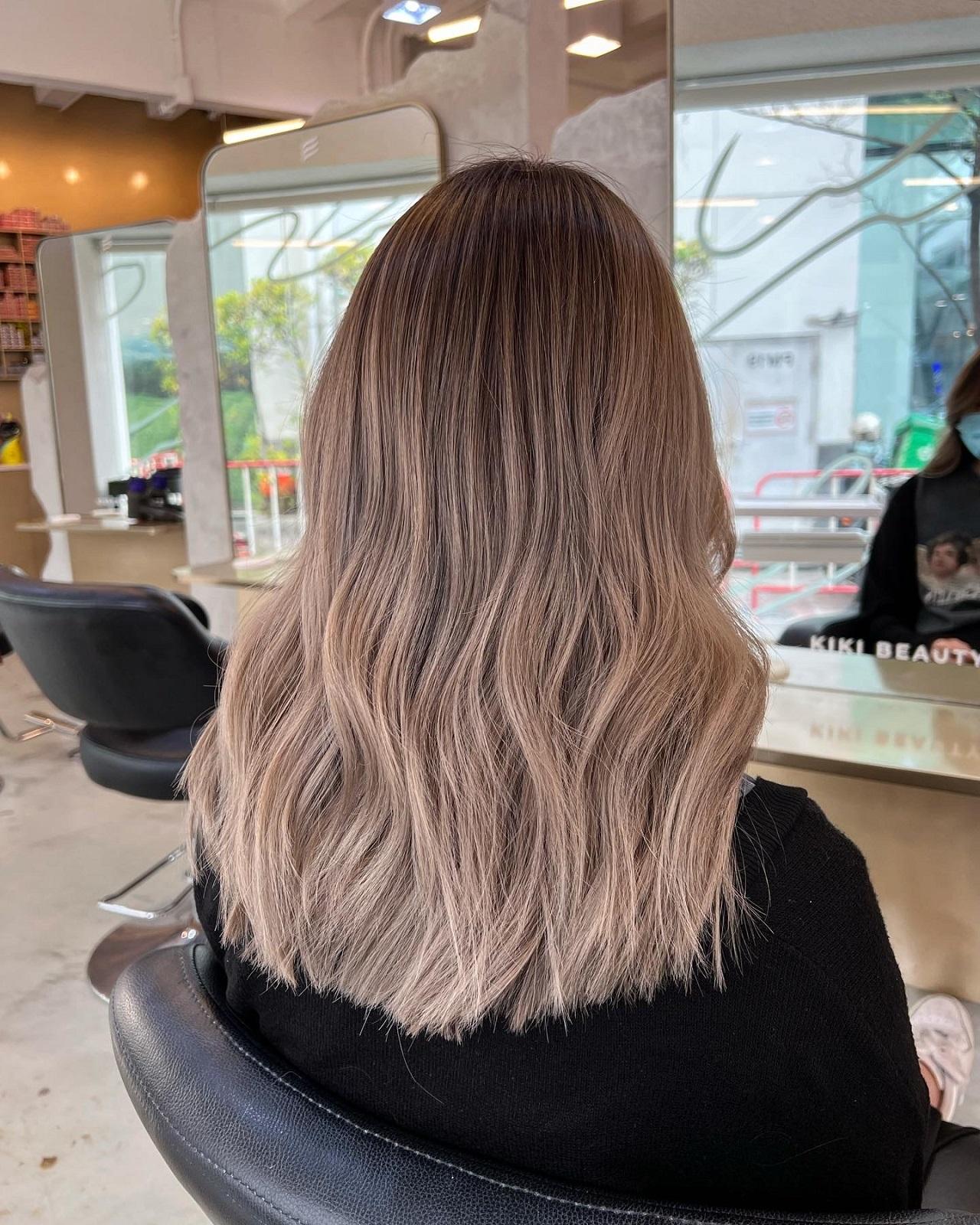 อันดับหนึ่ง 100+ ภาพพื้นหลัง สี ผม บรอนซ์ เทา สวยมาก