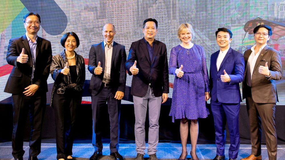 รากฟัน นงลักษณ์ กิจเจริญการกุล และ ดร.ชาร์ลอตต์ สติลเวลล์ จัดงานเปิดตัว “International Team for Implantology-Thailand Section” องค์กรพัฒนาองค์ความรู้ด้านทันตกรรมรากเทียม โดยมี ดร.อเล็กซานเดอร์ อ็อชเนอร์ มาร่วมงานด้วย ที่โรงแรมดิ แอทธินี วันก่อน.