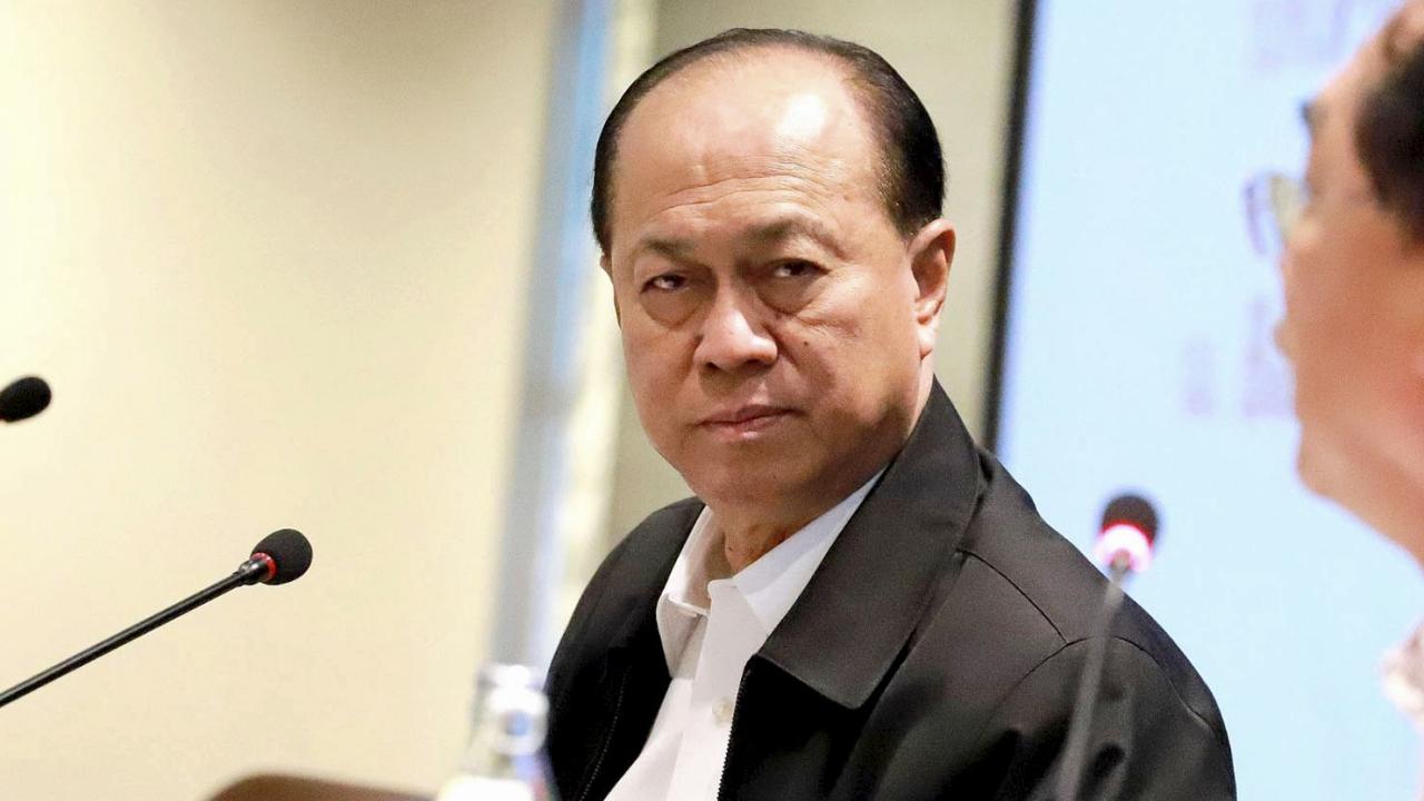 พล.อ.อนุพงษ์ เผ่าจินดา รัฐมนตรีว่าการกระทรวงมหาดไทย