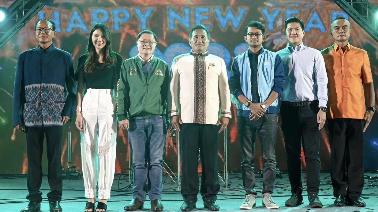 ผู้ว่าฯ กทม. มาร่วมฉลองความสุขส่งท้ายปีในงาน “central wOrld Bangkok Countdown 2023”