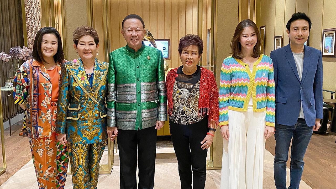 ผู้ว่าฯ กทม. มาร่วมฉลองความสุขส่งท้ายปีในงาน “central wOrld Bangkok Countdown 2023”