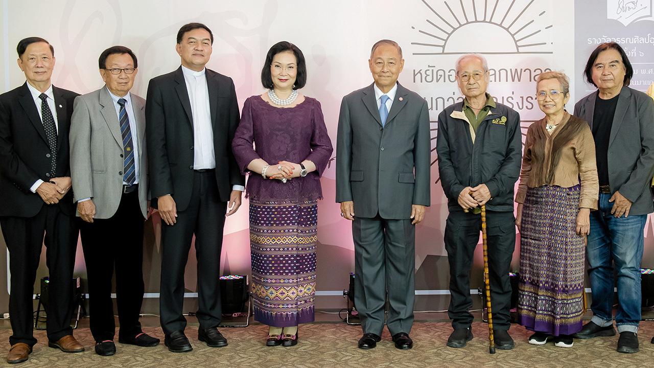 “ชลิต พุกผาสุข” เป็นประธานรับโล่พระราชทานรางวัลวรรณกรรม “วรรณศิลป์อุชเชนี”