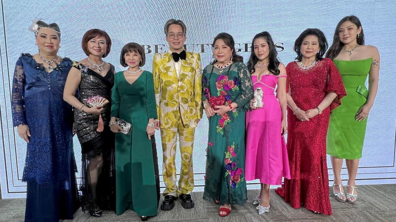 "ละออ ตั้งคารวคุณ" มอบเตียงไฟฟ้าคนไข้ให้ ผอ.สถาบันประสาทวิทยา เพื่อนำไปช่วยเหลือผู้ป่วย