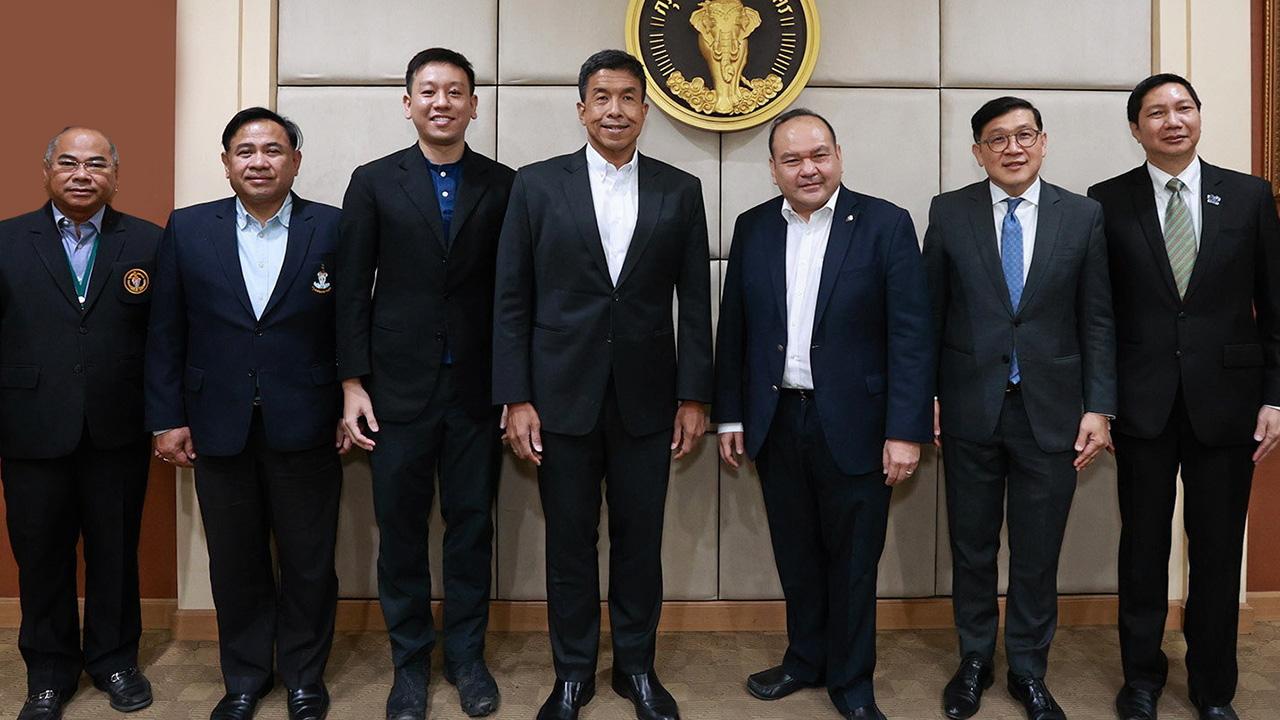 "ละออ ตั้งคารวคุณ" มอบเตียงไฟฟ้าคนไข้ให้ ผอ.สถาบันประสาทวิทยา เพื่อนำไปช่วยเหลือผู้ป่วย