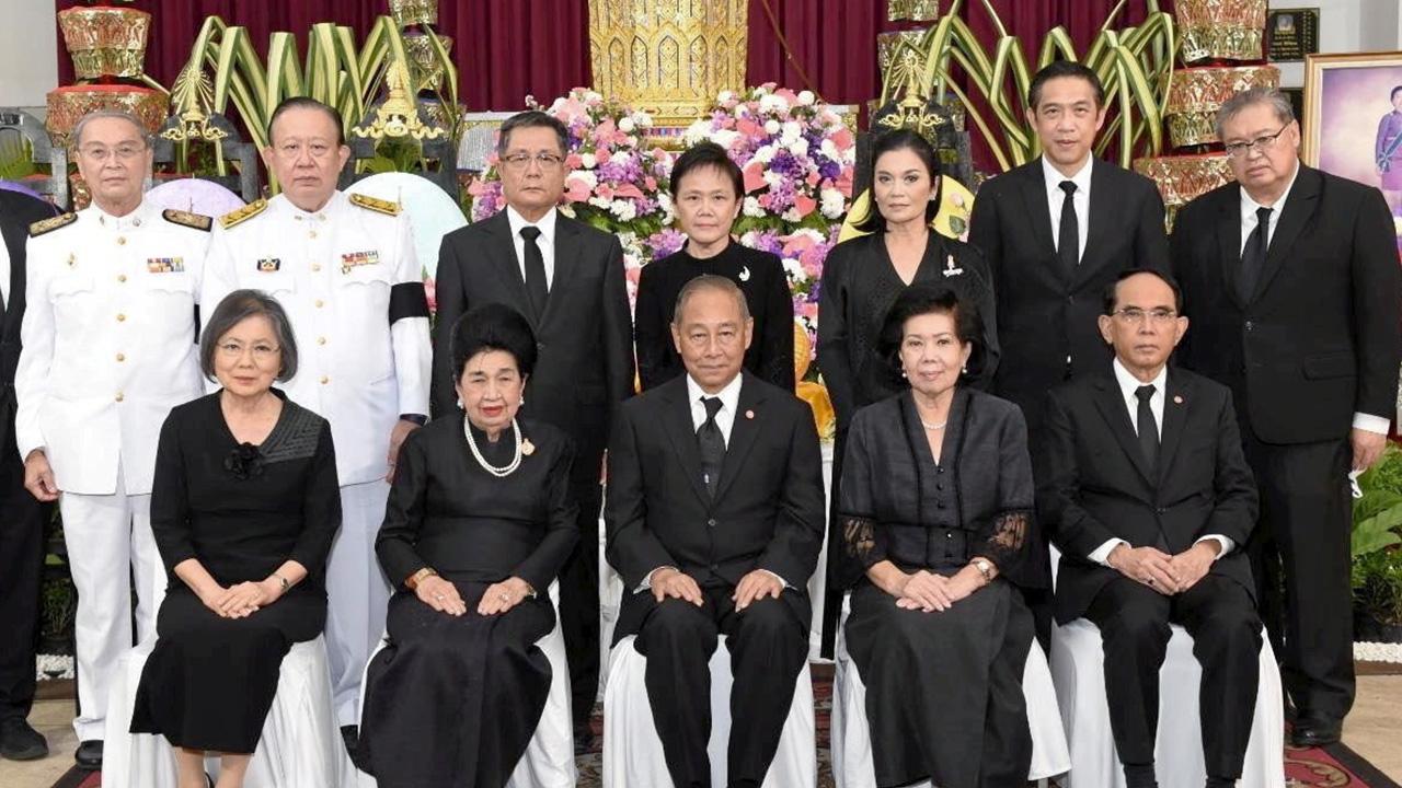 ยัสปาล มอบเงินจำนวน 100,000 บาท เพื่อสมทบทุนมูลนิธิไทยรัฐ