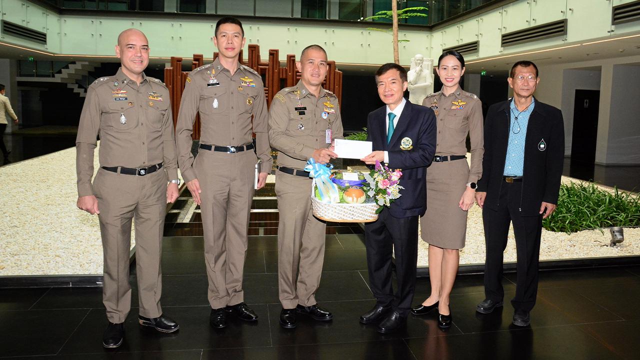 กิฟฟารีนสนับสนุบมูลนิธิไทยรัฐโดยสมทบทุนเข้ามูลนิธิ