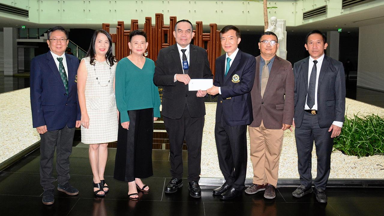 กิฟฟารีนสนับสนุบมูลนิธิไทยรัฐโดยสมทบทุนเข้ามูลนิธิ