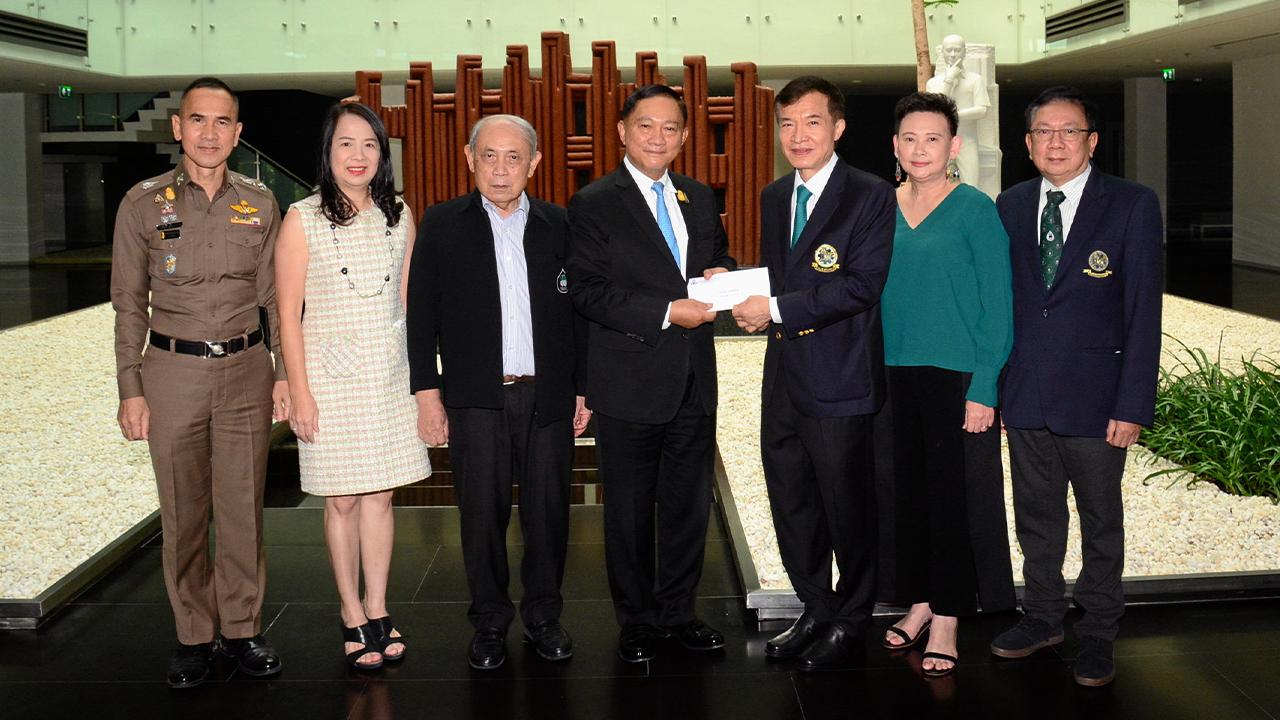 กิฟฟารีนสนับสนุบมูลนิธิไทยรัฐโดยสมทบทุนเข้ามูลนิธิ