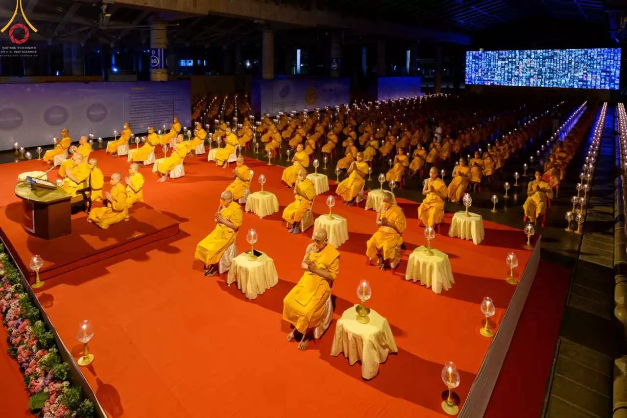 วัดพระธรรมกายใช้โดรนบินแปรอักษร สอนพุทธศาสนาส่งท้ายปีเก่าต้อนรับปีใหม่ 2566