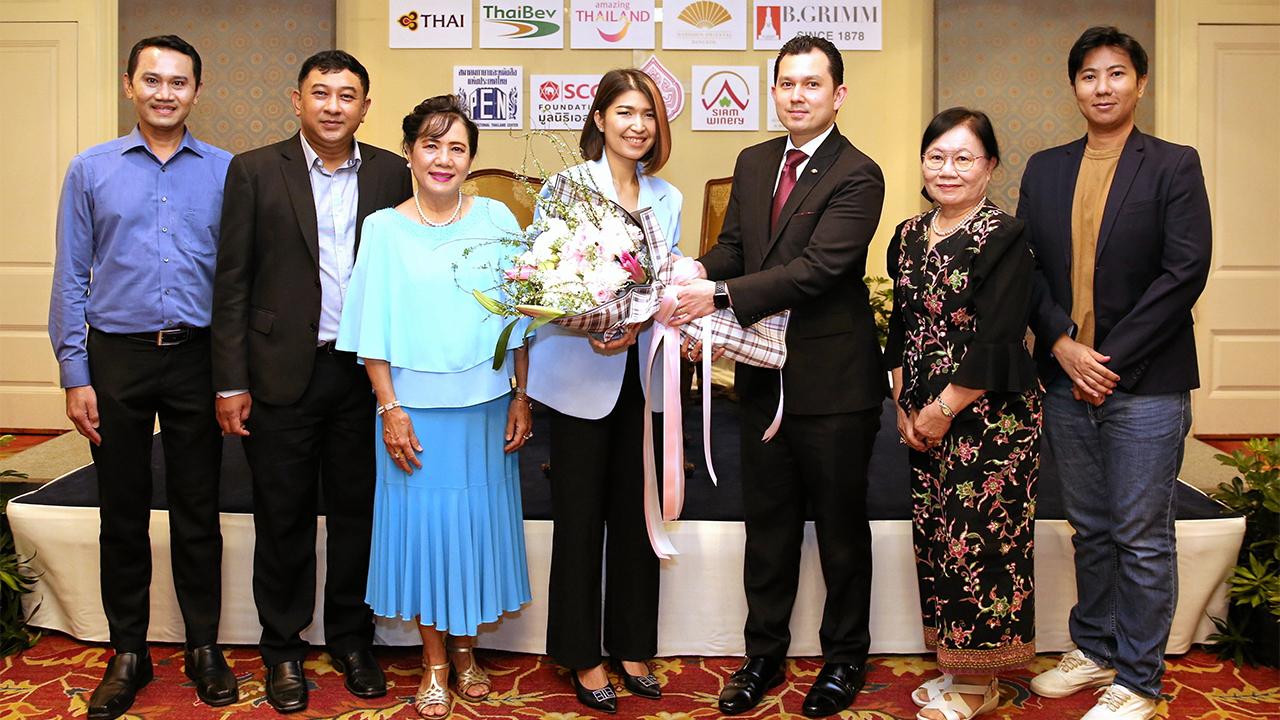 "เจฟฟรีย์ ฮัง" จัดงานฉลองเปิดไฟคริสต์มาสสูงถึง 18.5 เมตร ครั้งแรกในไทย