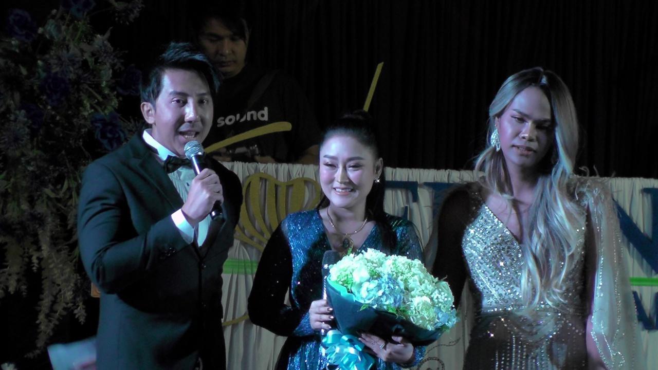 นักธุรกิจดวงปัง หอบประทัดแก้บน "ท้าวเวสสุวรรณ" ไม่พลาดขอ "เลขเด็ด" ลุ้นโชค